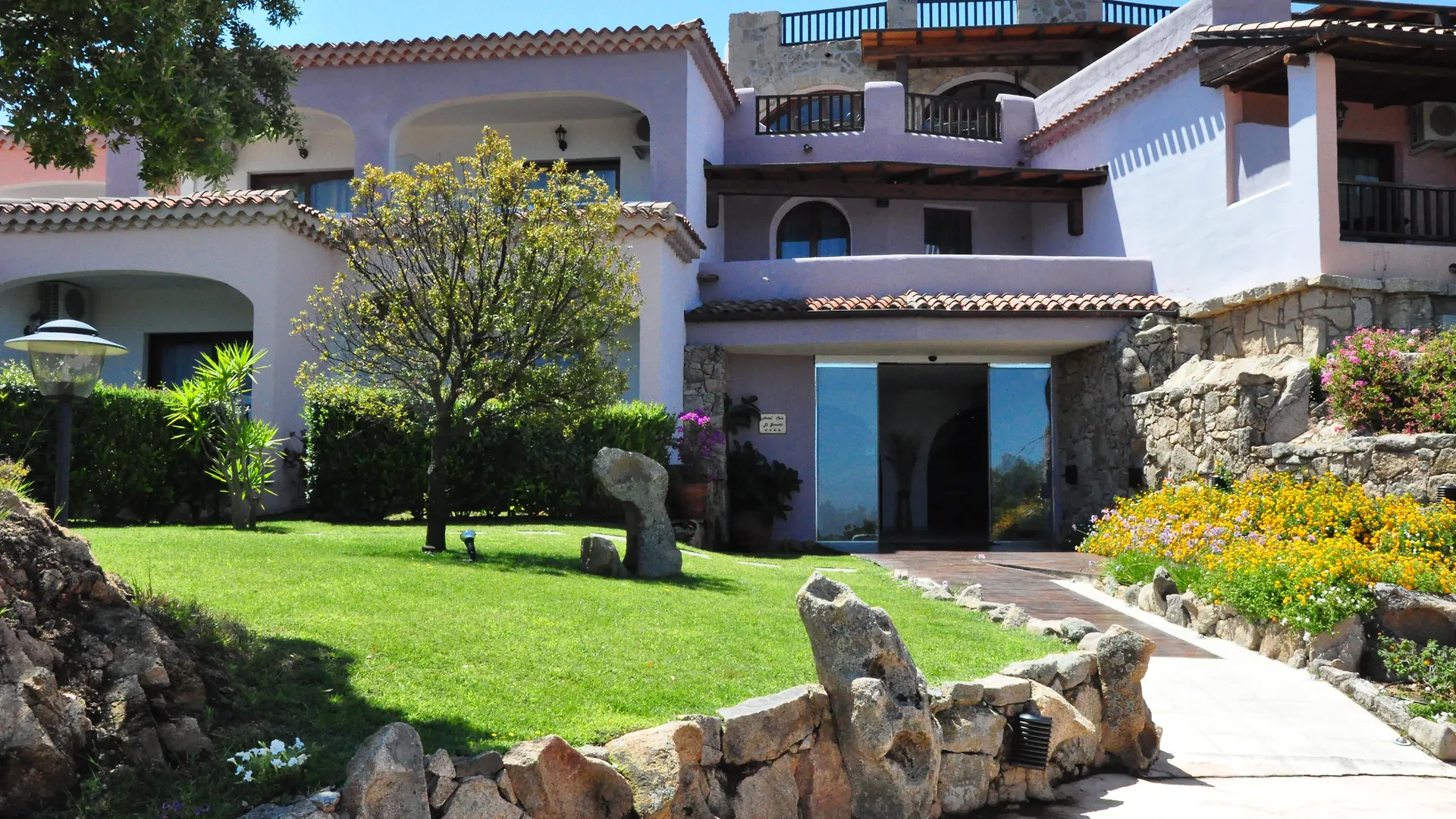 Hotel Li Graniti Baja Sardinia