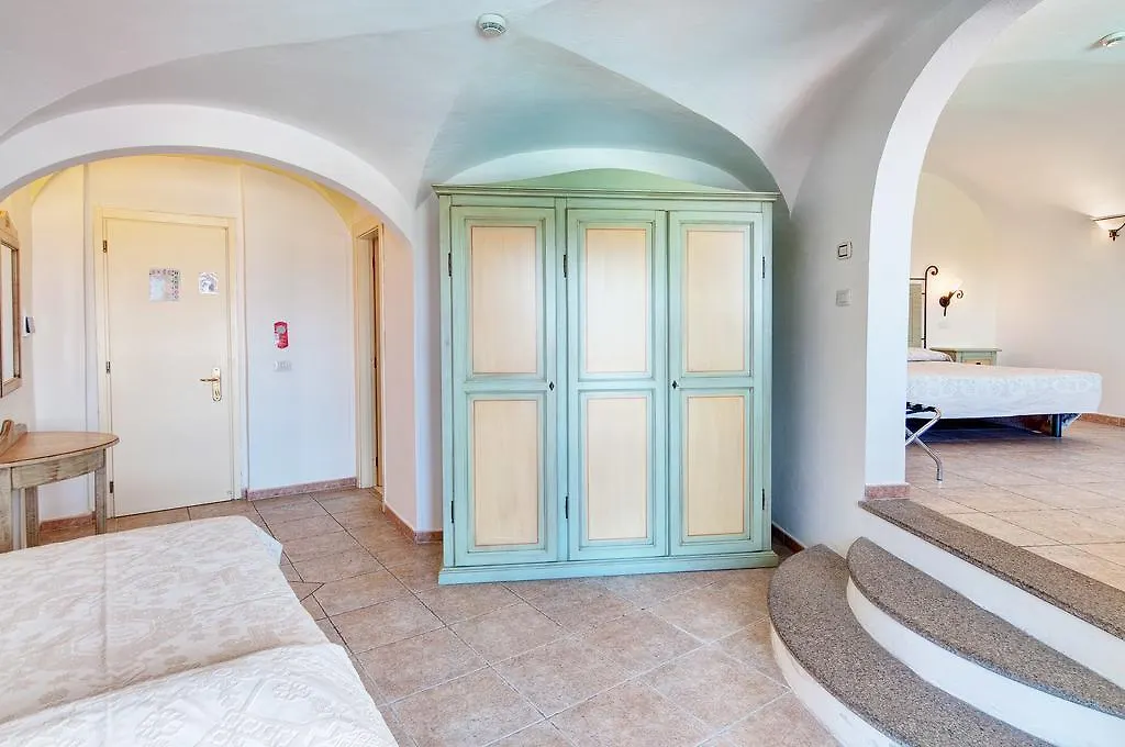 Hotel Li Graniti Baja Sardinia