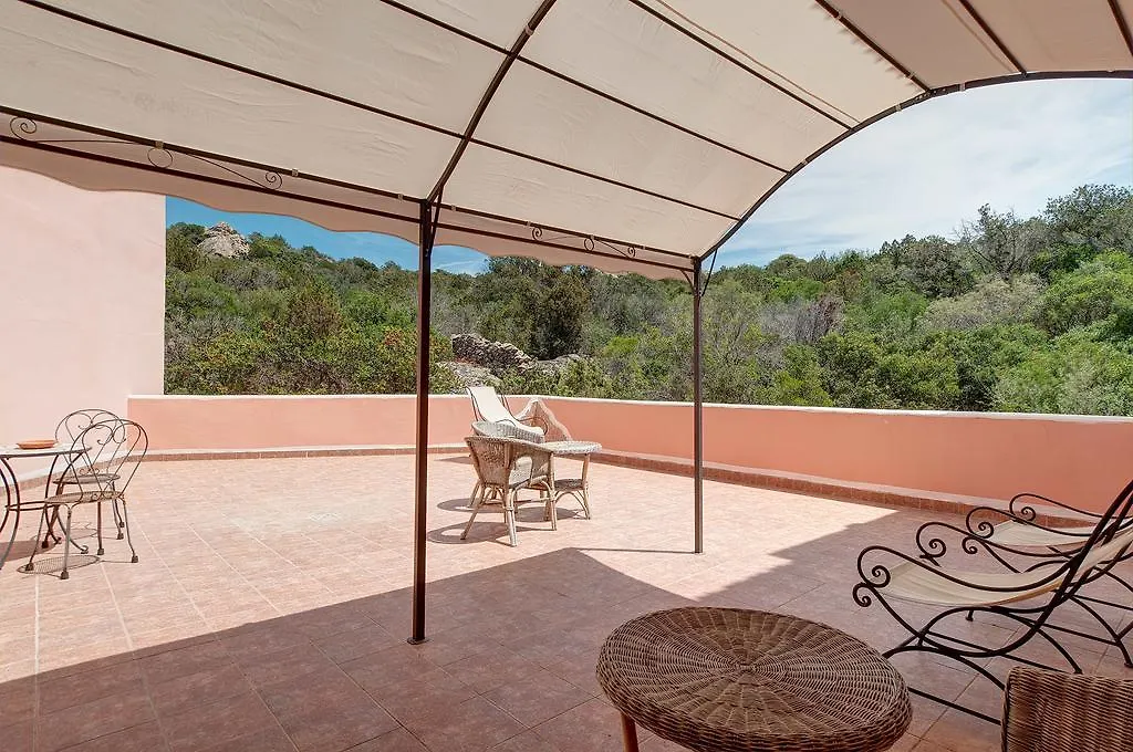 Hotel Li Graniti Baja Sardinia 4*,