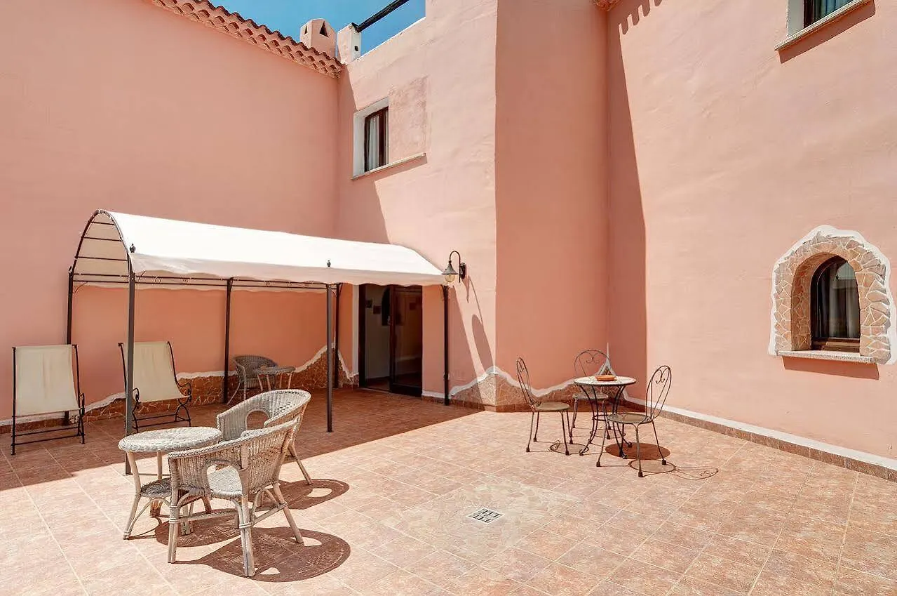 Hotel Li Graniti Baja Sardinia
